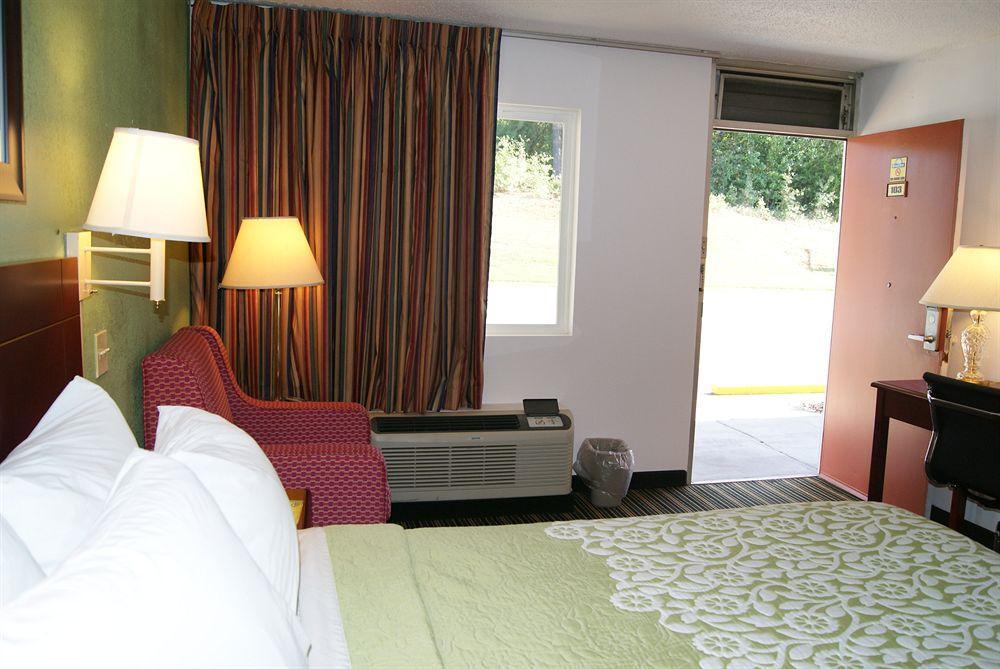 Days Inn By Wyndham Shelby Dış mekan fotoğraf