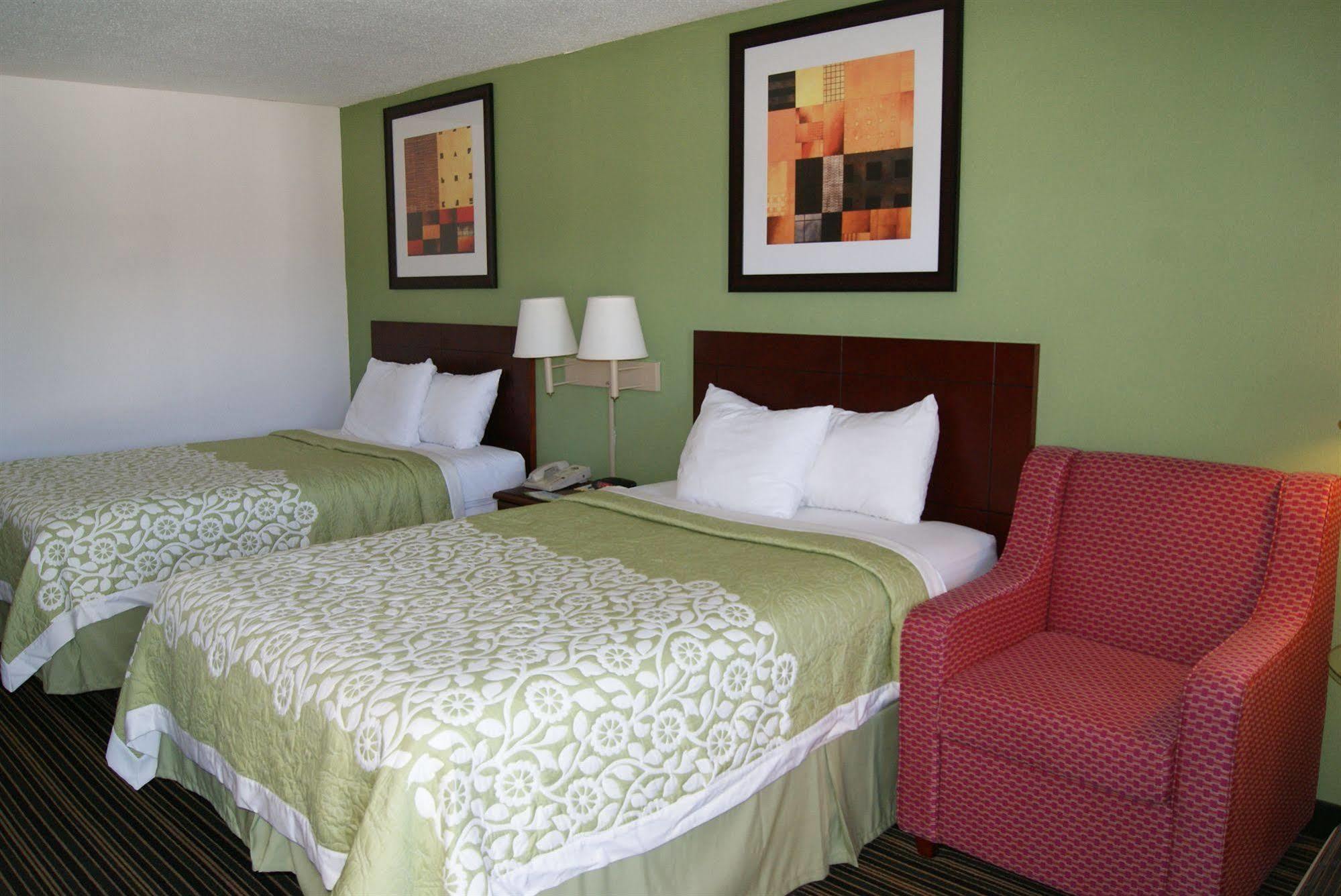 Days Inn By Wyndham Shelby Dış mekan fotoğraf