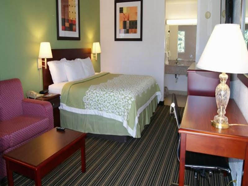 Days Inn By Wyndham Shelby Dış mekan fotoğraf