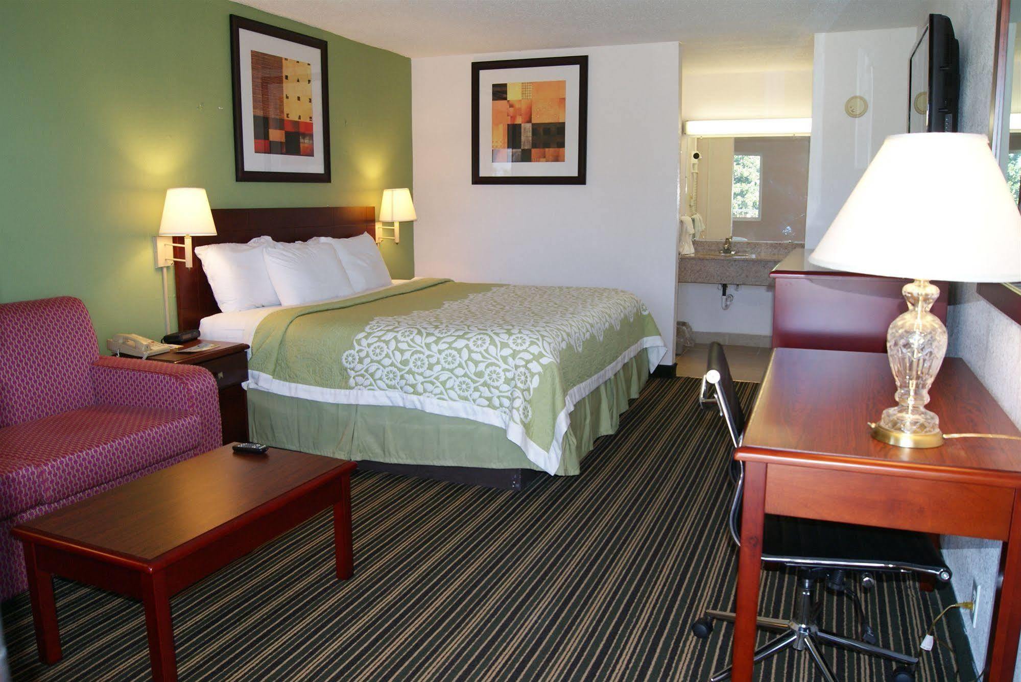 Days Inn By Wyndham Shelby Dış mekan fotoğraf