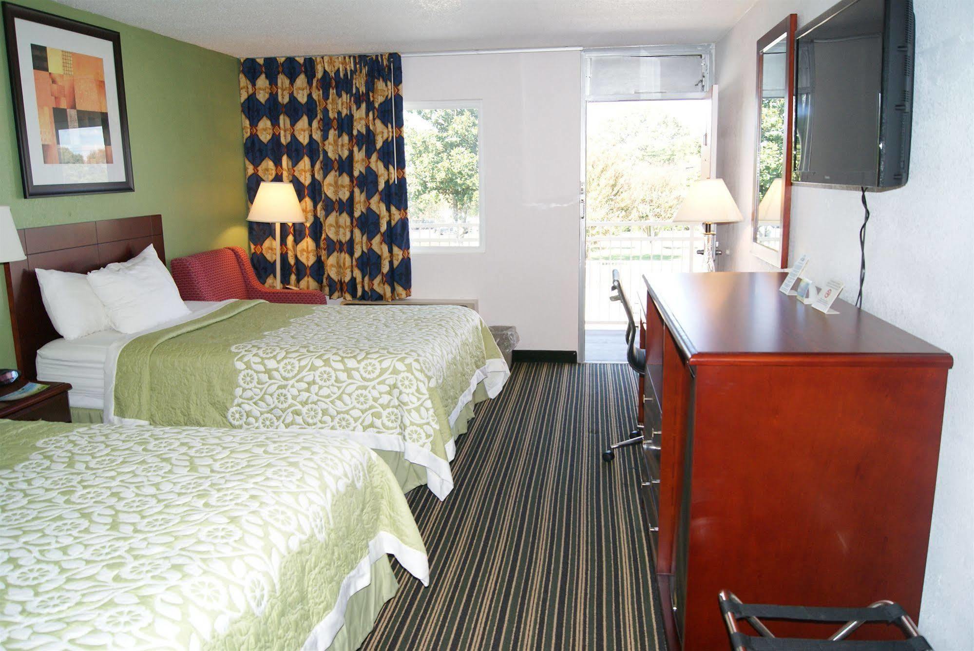 Days Inn By Wyndham Shelby Dış mekan fotoğraf